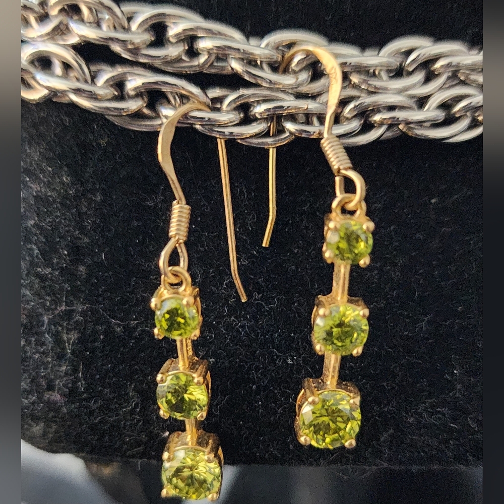 aGenuine swarovski Peridot & 925